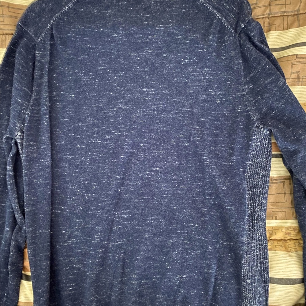 Large blue v neck Guess sweater great condition